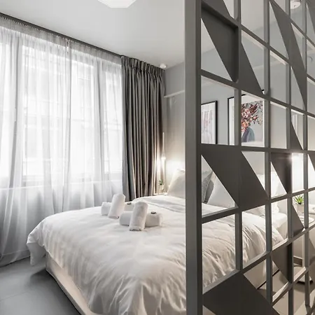 Innovative Trendy Ladadika Apartment