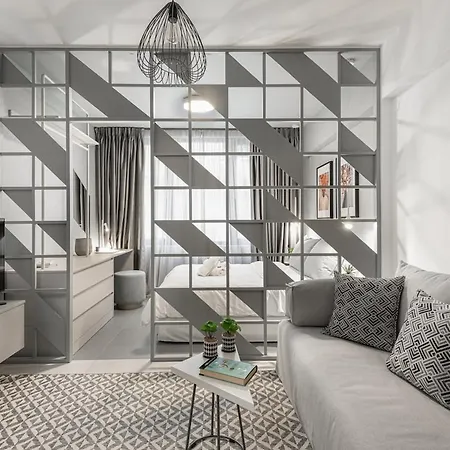 Innovative Trendy Ladadika Apartment *